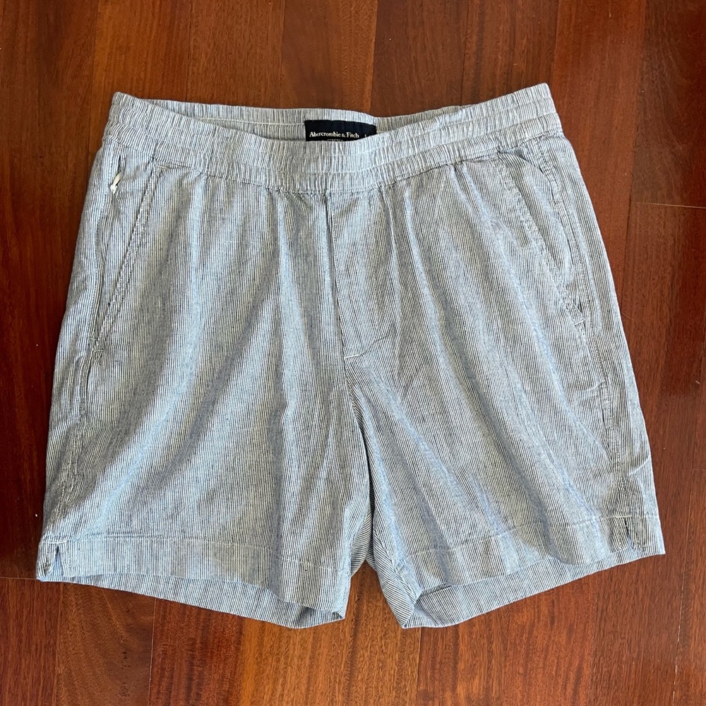 NWT Abercrombie & Fitch Men’s Short Light Blue Stripes Shorts NEW Size M